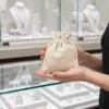 Leinen Säckchen als Schmuckverpackung im Einzelhandel