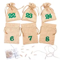 Adventskalender Jutesäckchen 13 x 18 cm - hellbraun + grüne Zahlen Weihnachtsbeutel